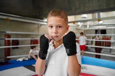 gyerek MMA edzés közben, ringben