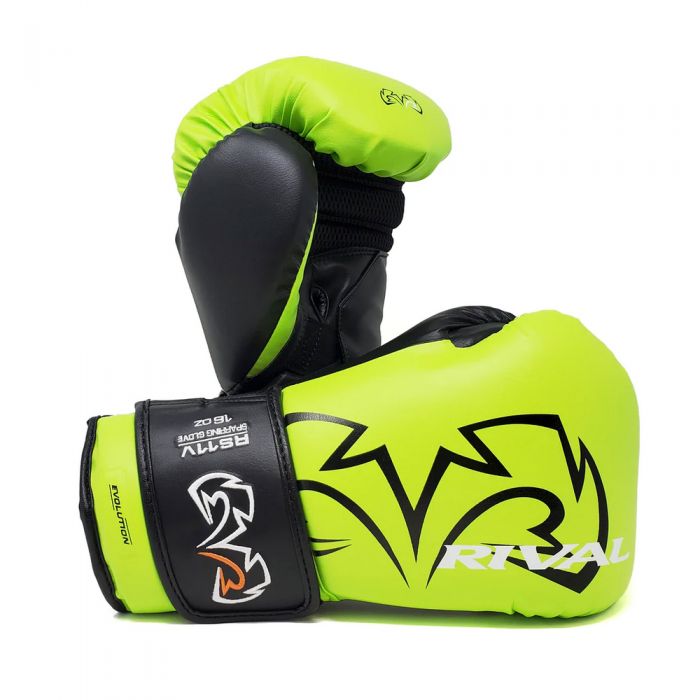 Boxerské rukavice Rival v zelené barvě 