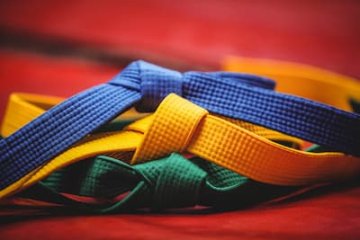 Jak vybrat barvu pásku na kimono?