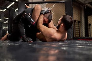 Zselé vagy hab? Amit tudnod kell az MMA kesztyűk kiválasztásáról