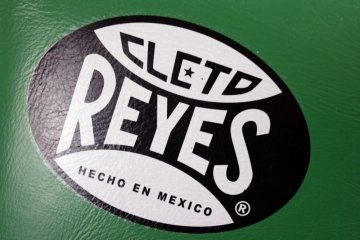 Jak rozeznat originál Cleto Reyes rukavice od padělku?