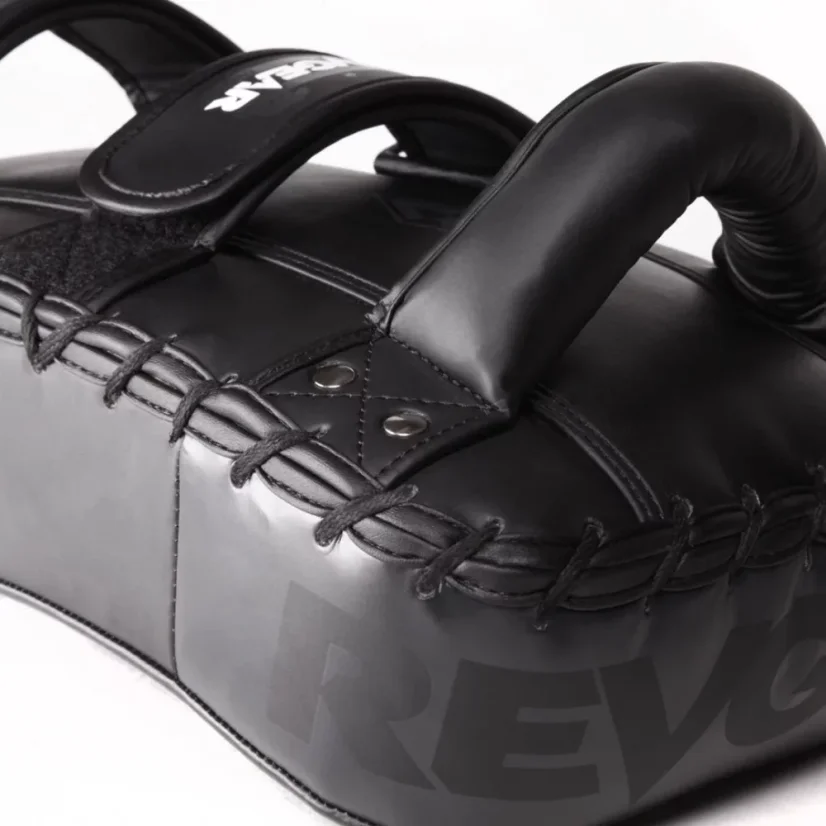 Muay Thai Lapy REVGEAR Pinnacle - černá/šedá