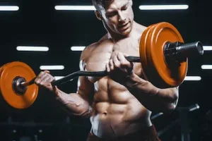 10 cviků pro růst svalů: část 7 Bicepsový zdvih
