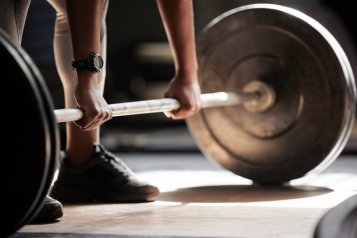 Deadlift (mŕtvy ťah) pre silné nohy a chrbát