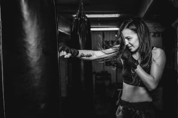 Rozdiely medzi MMA rukavicami a boxerskými rukavicami