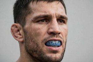 Ochraniacz na zęby według sportu: boks vs MMA vs BJJ vs Muay Thai