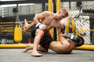 Porovnanie MMA rukavíc: Sparring vs. Grappling vs. Zápas