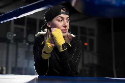 woman boxing fitbox 